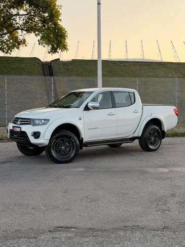 Mitsubishi L200 Triton HPE 3.2 CD TB Int.diesel AUT 2015