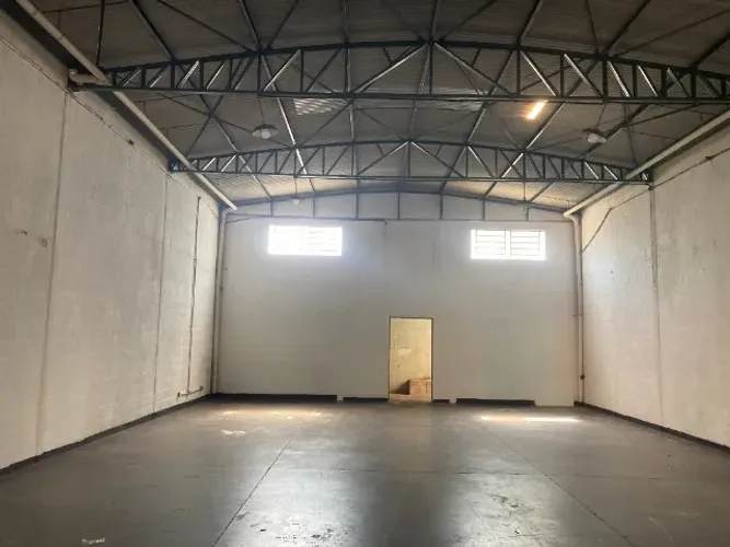 Aluga-se SALÃO próximo ao ATACADÃO/ZN - Bairro DUAS VENDAS
