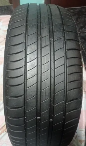 Pneu Michelin 205/55R16, pouquíssimo rodado, nenhum furo.