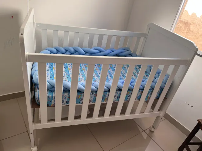 Vendo Berço com colchão 