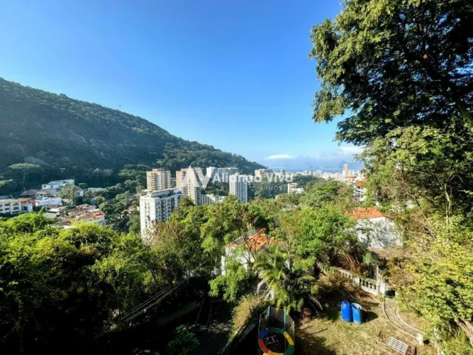 Laranjeiras | Casa 4 quartos, sendo 2 suites