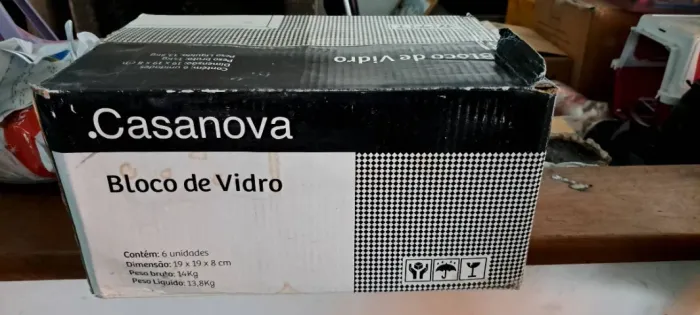Caixa com blocos de vidro 19x19x8 cm