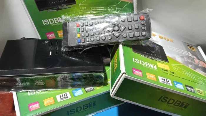 Conversor Digital Tv Aberta iSDbt Hdmi Rca Com Amplificador De Sinal Na Antena ZN SP 