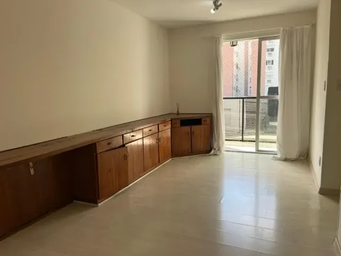 Apto com 03 quartos na Vila Nova