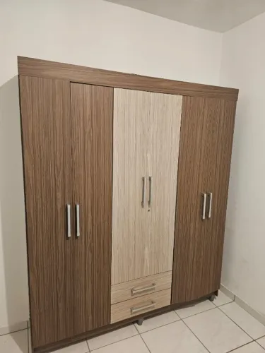 Guarda-roupa 6 portas