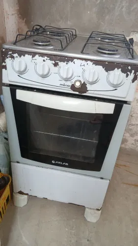 Fogão 4 bocas,uma delas esta entupida.