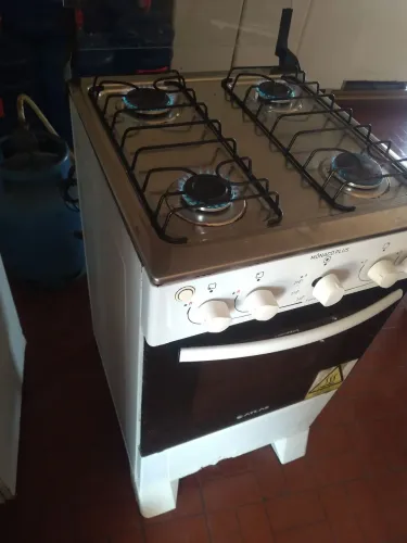vendo esse fogão 8 meses de uso entrgo *  