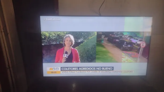 Tv Smart 55 polegadas Philco com um embaçado no lado da tela funcionando bem 650,00