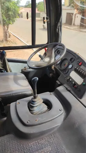 Vendo ônibus Mercedes benz neobus 