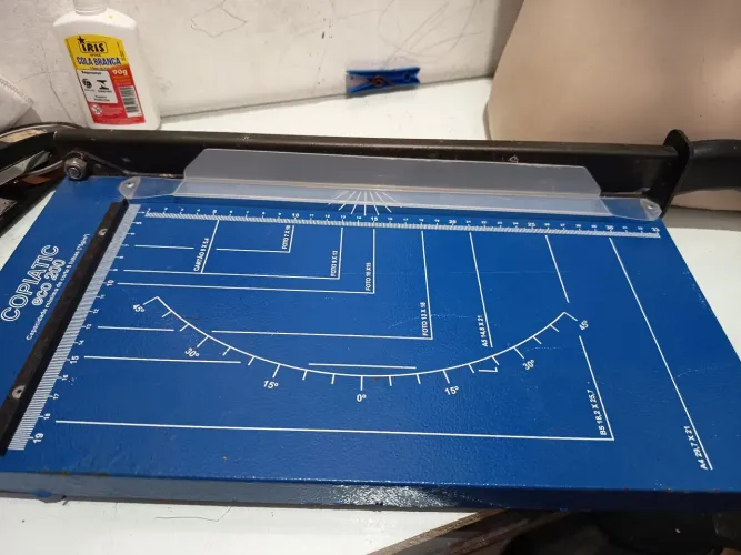 Guilhotina de Papel