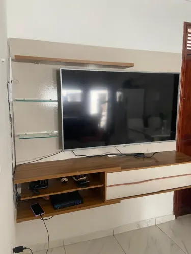 Rack com painel suspenso