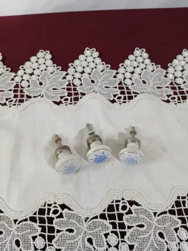 Puxadores antigos de porcelana floral azul