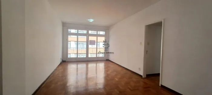 ALUGO APTO AMPLO NO CENTRO DE PETROPOLIS COM 3 QUARTOS