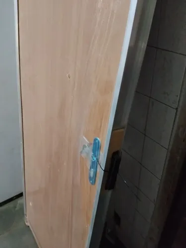 Porta nova no plástico