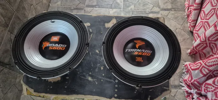 Tornado 5600 de 15 polegadas