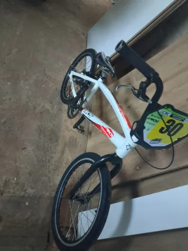 Bicicleta de BMX pro xl . Toda revisada. Raio inox. 