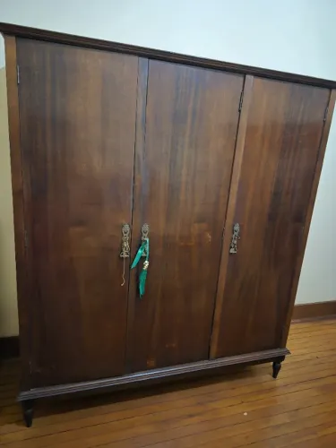 Guarda roupa antigo