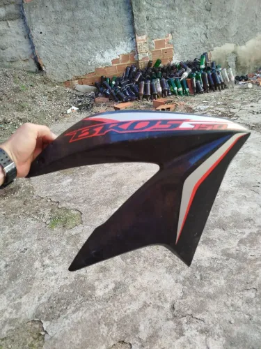 Vendo carenagem do tanque  Bros 150 2014