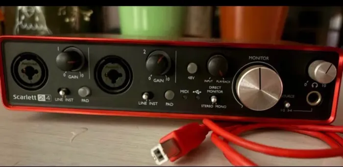 Focusrite Scarlett 2i4 segunda geração