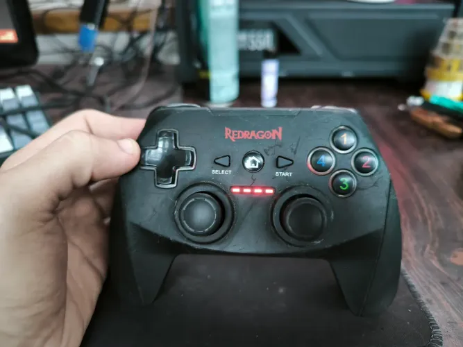 Controle Redragon Harrow G808 (SEM DONGLE USB)