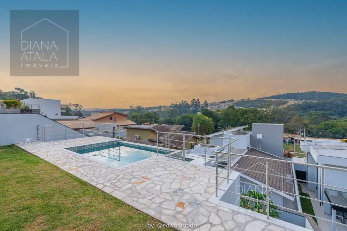 Casa com 3 Suítes e Piscina no Condomínio Santa Isabel em Louveira
