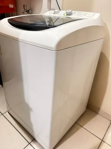Vendo máquina de lavar devido a viagem.