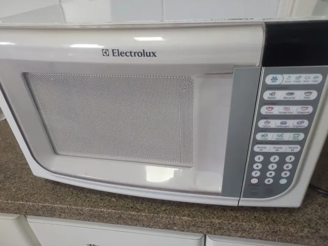 MICROONDAS ELECTROLUX MEF41 ÓTIMO ESTADO ESTOU NA ZN BAIRRO PQ NOVO MUNDO 
