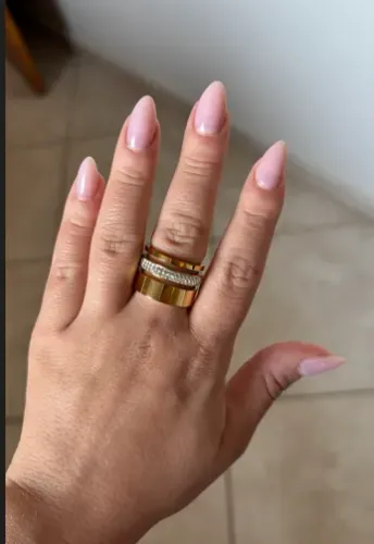 ANEL DOURADO COM PEDRAS TRIPLO BANHADO A OURO