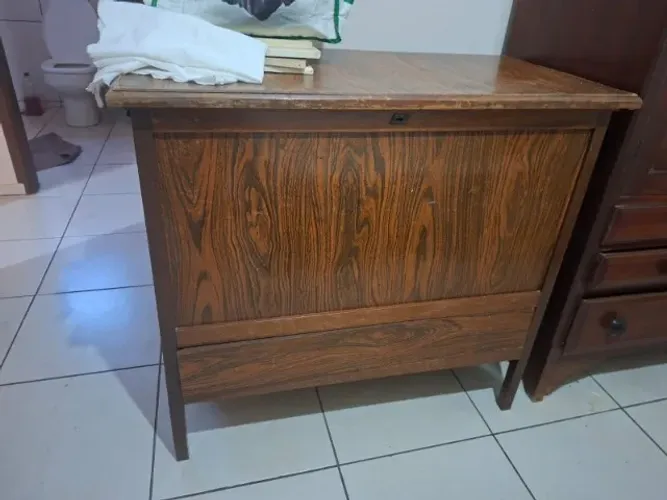 Bau antigo com gaveta