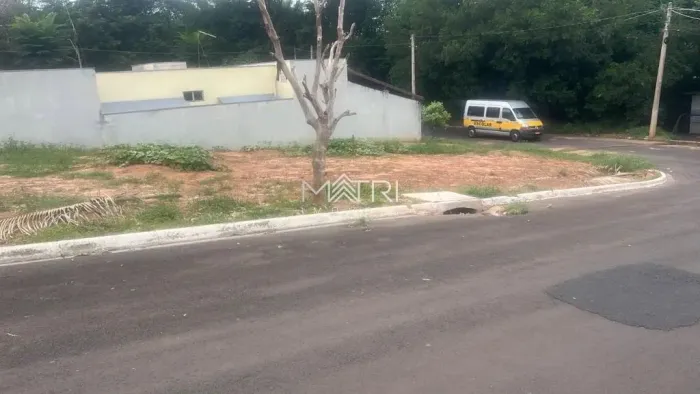 Terreno à venda no Parque das Laranjeiras em Matão - 332,62 m²