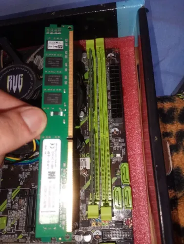 2 pentes de memória ram ddr3 8gb cada