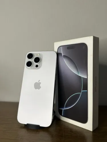 iPhone 16 Pro Max 256gb Branco semi novo perfeito!!