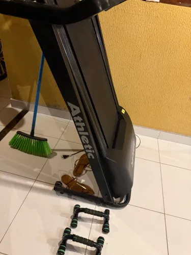 Esteira Elétrica Athletic Speedy 14km/h Bivolt Suporta 120kg Cor Preto
