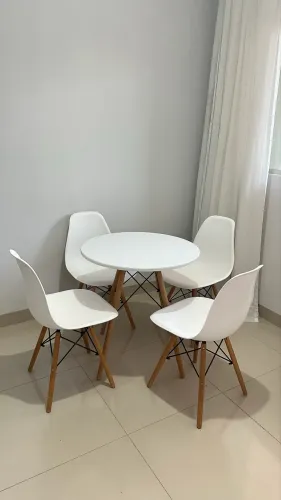 Conjunto mesa e cadeira 4 lugares 