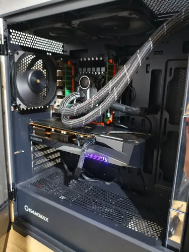 Pc Xeon rx 7600 32gb (leia)