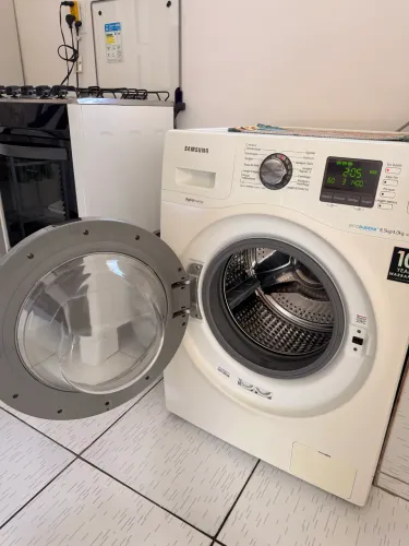 Lava e Seca Samsung EcoBubble 8,5kg Lava / 4kg Seca - Muito Bem Conservada