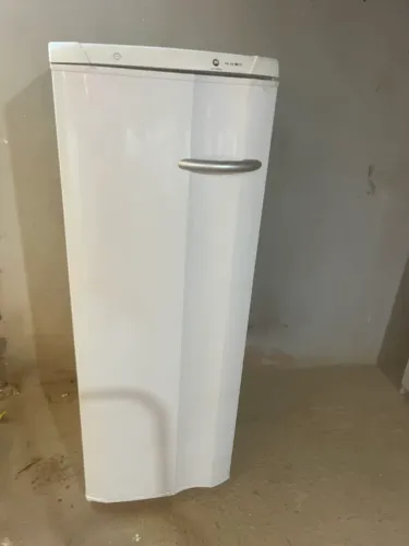 Freezer vertical 210 litros