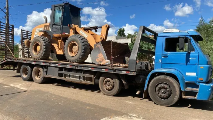 Vendo PÁ CARREGADEIRA CASE 621D 2014 e W20E 2010