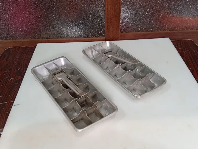 forma de gelo antiga