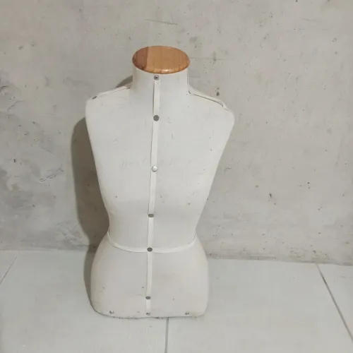 Maniquim a venda