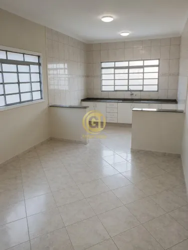 Casa à Venda no Vila Formosa - Jacareí/SP Excelente oportunidade para você que busca confo