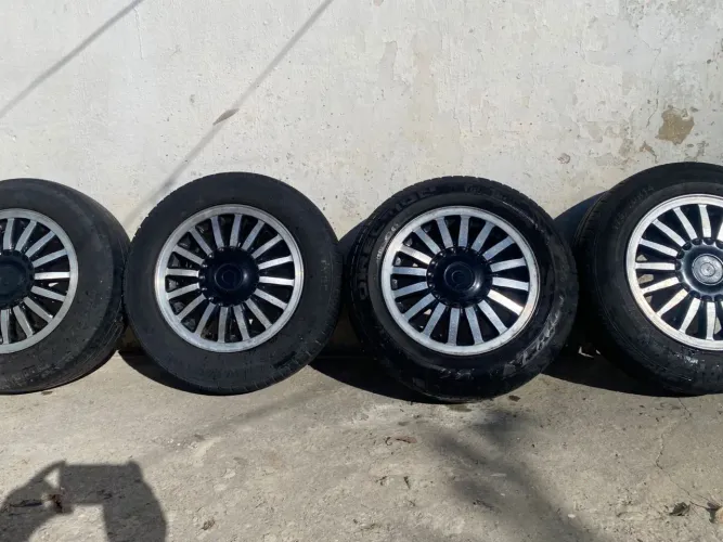 Jogo de rodas com pneu