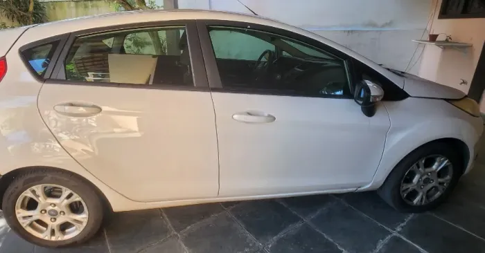 Ford Fiesta 1.6 16V Flex Aut. 5P 2015