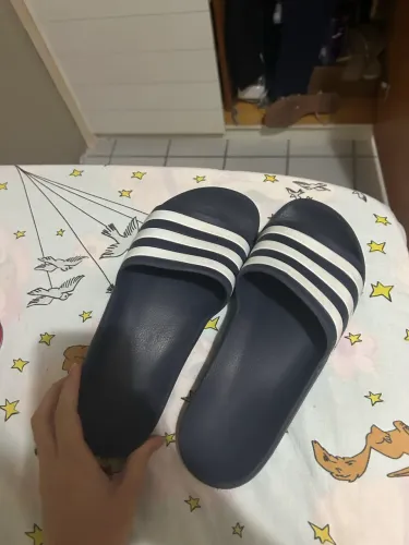 Sandália adidas azul marinho original em perfeito estado