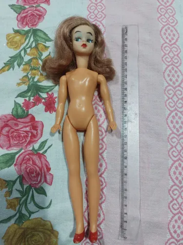 Boneca Genérica Susi Antiga olhos pintados