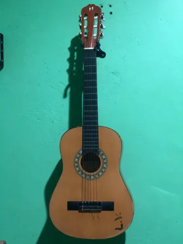 Violão pequeno Michael 