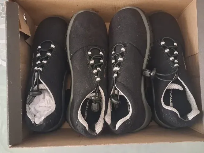 2 Pares de Tênis/Bota da Marca Estival - Totalmente Novos - Tamanho 34