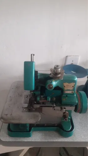 Máquina de Costura Overlock