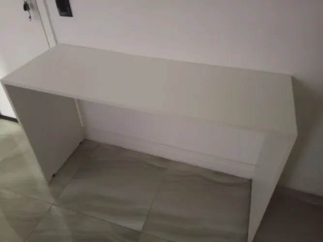 Mesa de cozinha branca 
