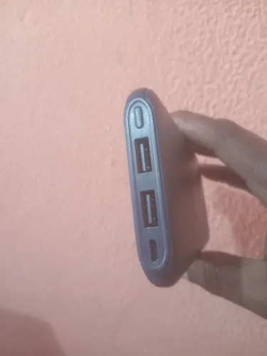 Carregador portátil carrega por indução e com cabo USB 10000mAh